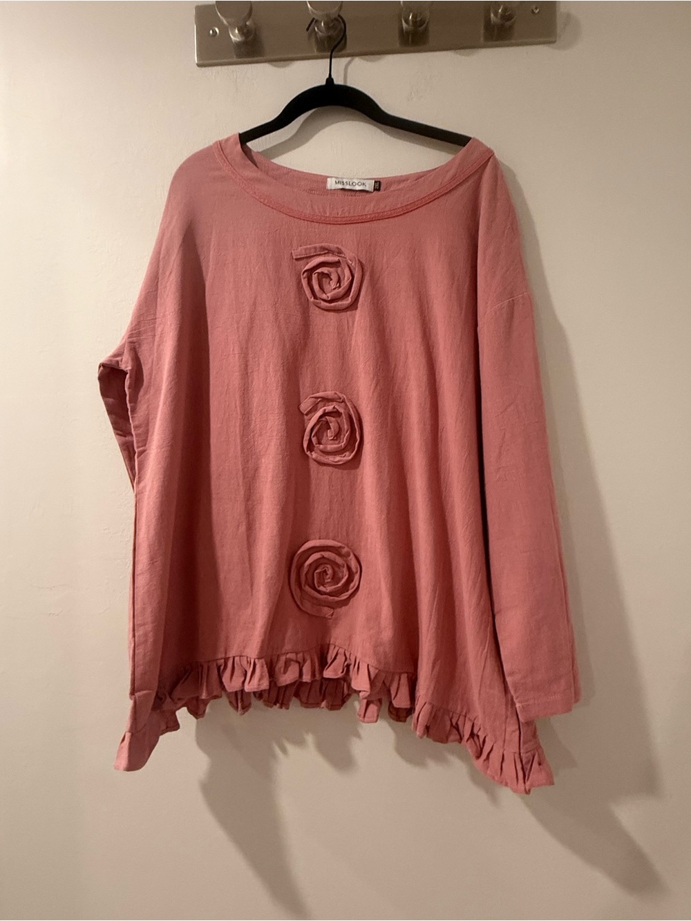 MISSLOOK Rose Pink Ruffle-Hem Sweatshirt with Rosette Appliqués